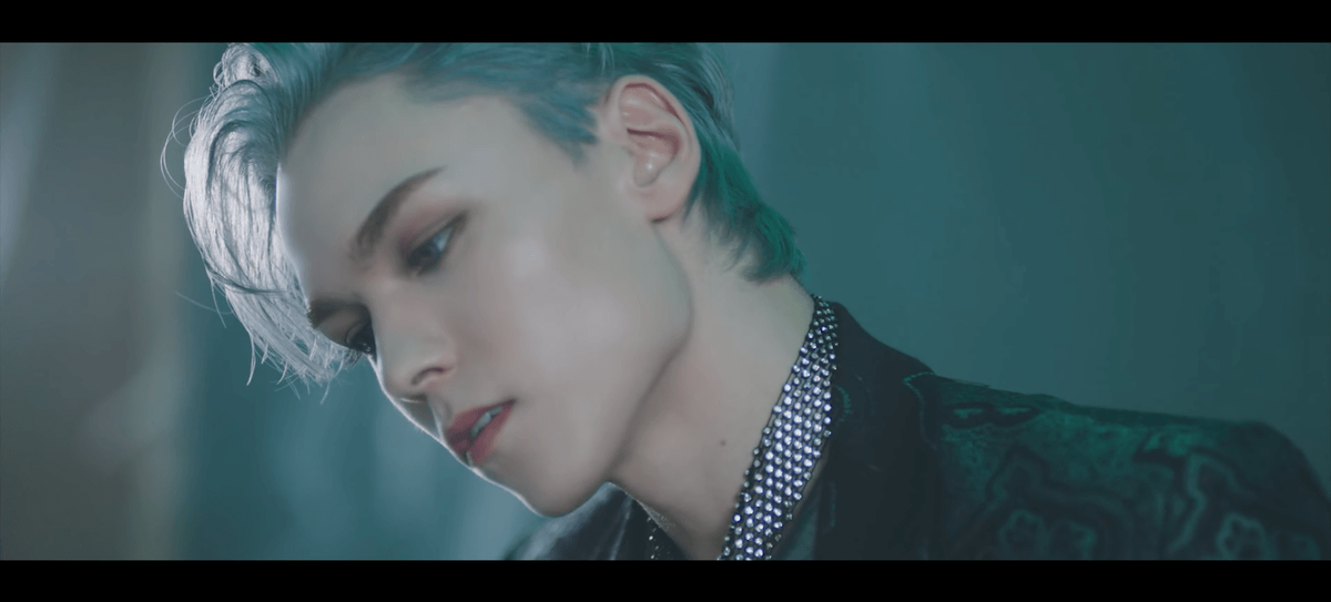 кадр из клипа Seventeen - Fear