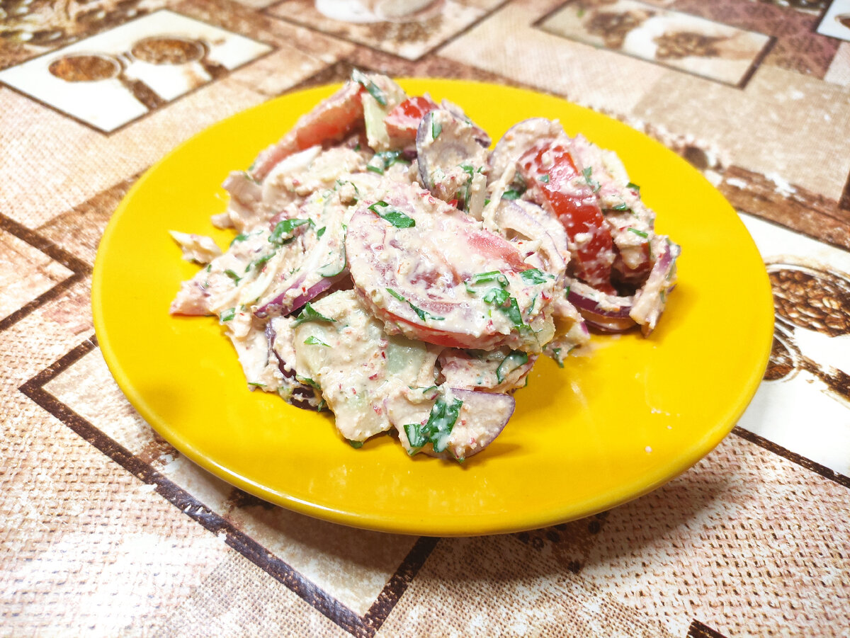 Салат из помидоров и грецких орехов – кулинарный рецепт