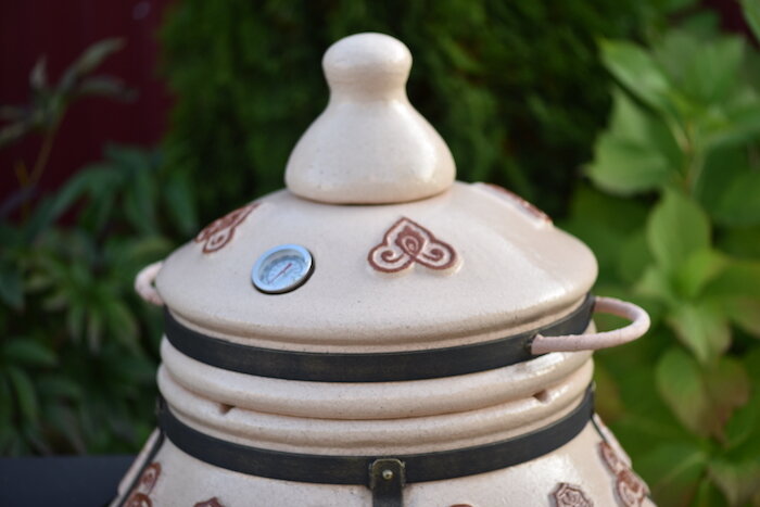 Тандыр Урал оснащён термометром на верхней крышке тандыра