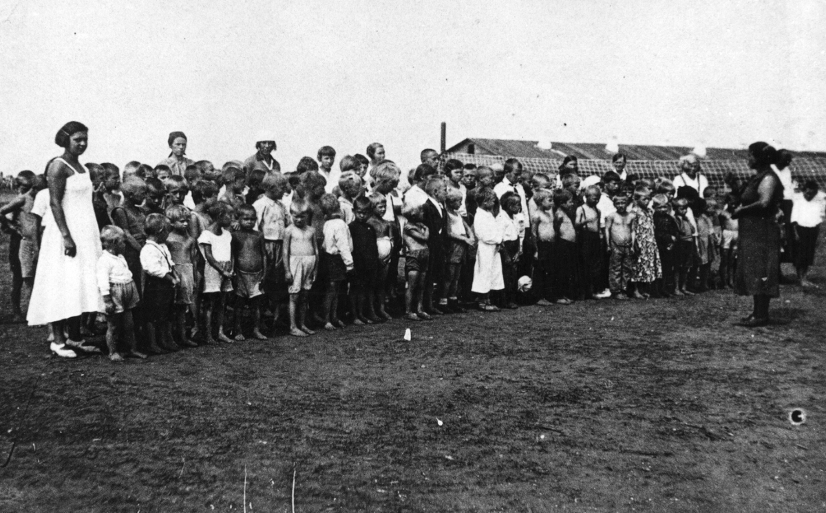 Первые ученика школы Тракторстроя