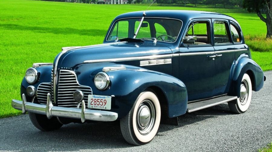 Шесть десятилетий тают за рулем этого совершенно оригинального "Бьюика" 1940 года выпуска.