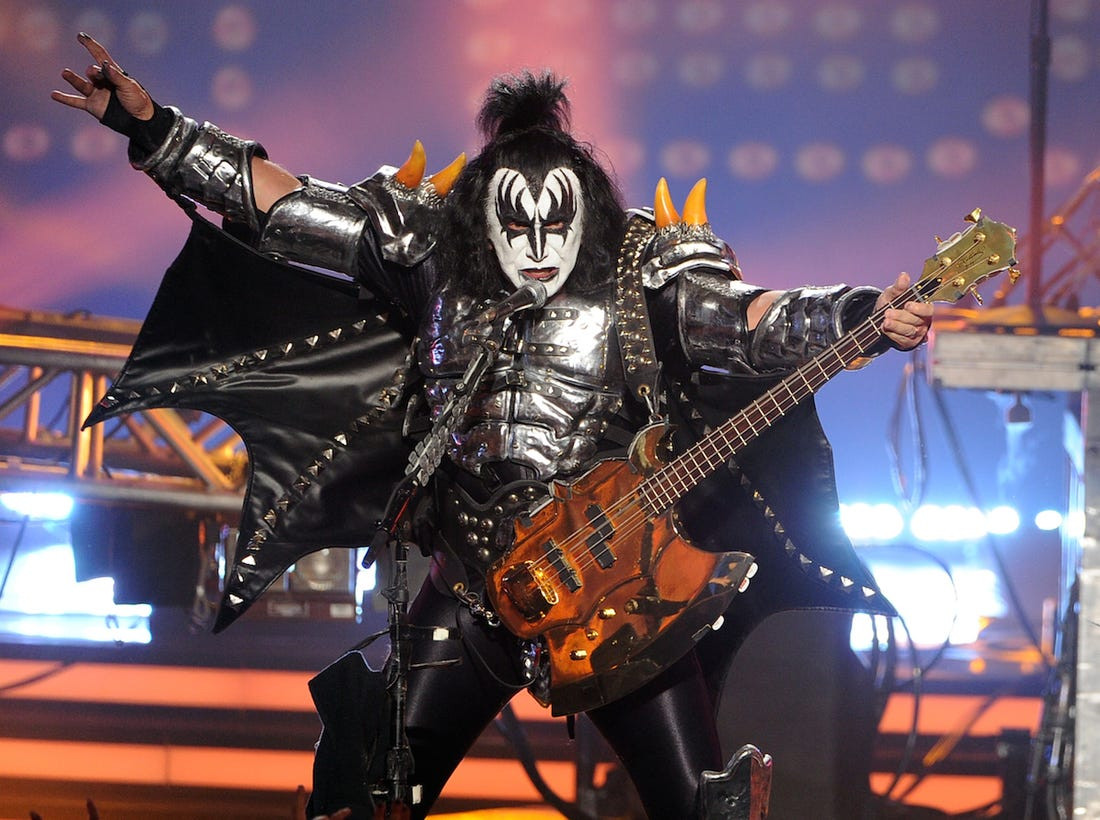 Почему рок. Джин Симмонс. Джин Симмонс Kiss. Джин Симмонс (музыкант). Басист группы Кисс.