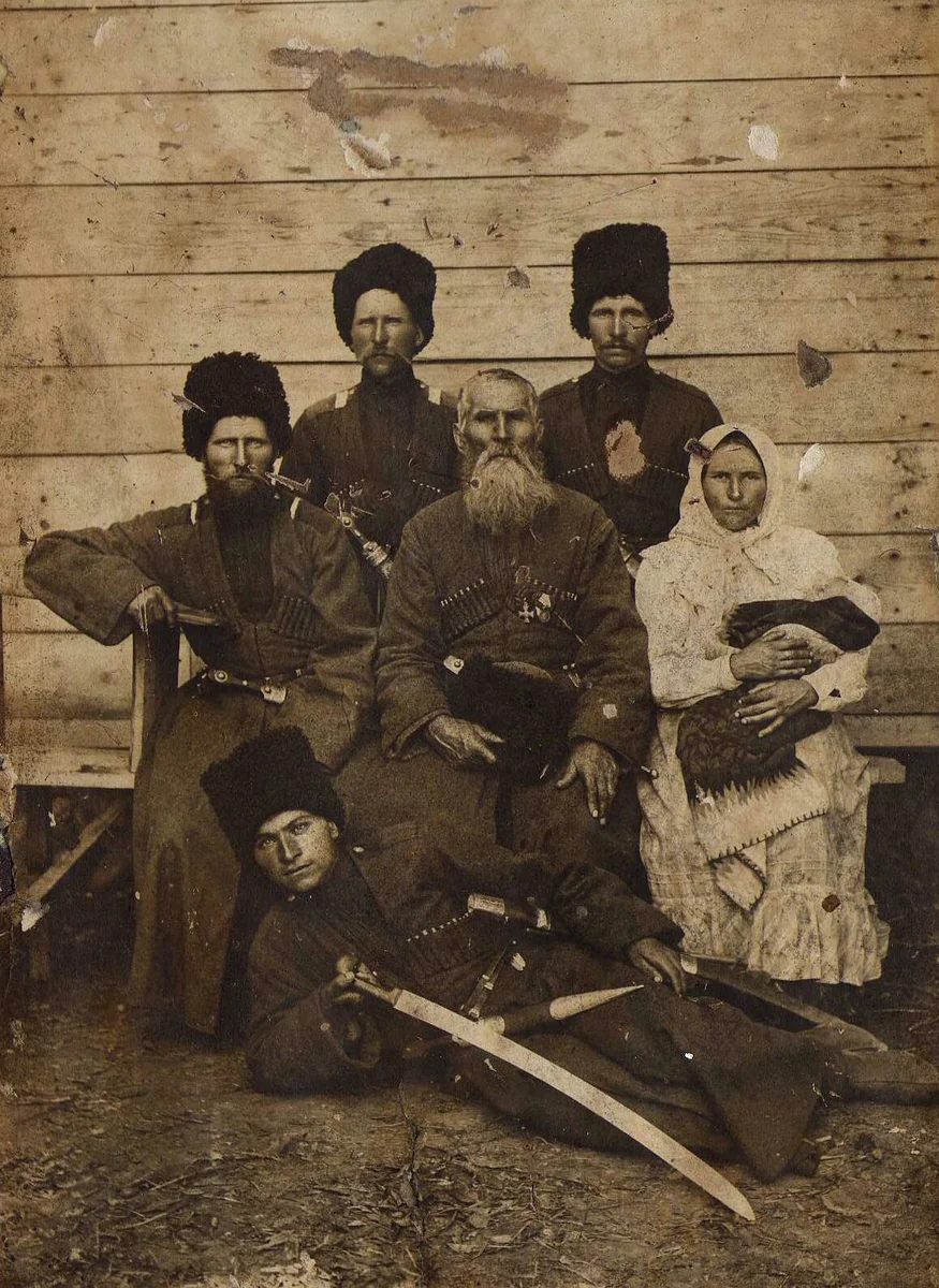 Казаки станицы Воровсколесской. Фото с сайта - https://avatars.mds.yandex.net/get-zen_doc/1602847/pub_5f8ffb876dc8f92edaa43b30_5f8fffd9be60787eb9930acc/scale_1200