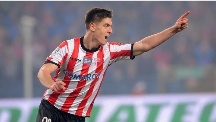 Пёнтек в футболке Краковия