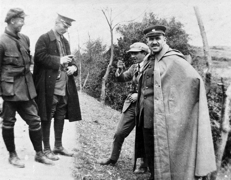 Источник: https://tmbw.ru/tayna-blyukhera-mog-li-sovetskiy-marshal-byt-avstriyskim-aristokratom