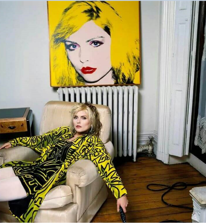 Дебби с оригиналом картины Энди Уорхола