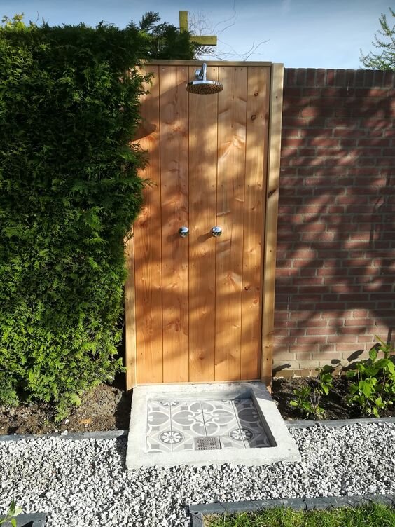 Душ на стойке с подиумом