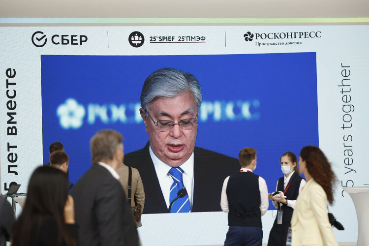 «Президент Казахстана Касым-Жомарт Токаев заявил, что Казахстан не станет признавать независимость Донецкой и Луганской народных республик (ДНР и ЛНР) и мало того, он считает их квазигосударствами». Фото: Kremlin Pool / Global Look Press / www.globallookpress.com