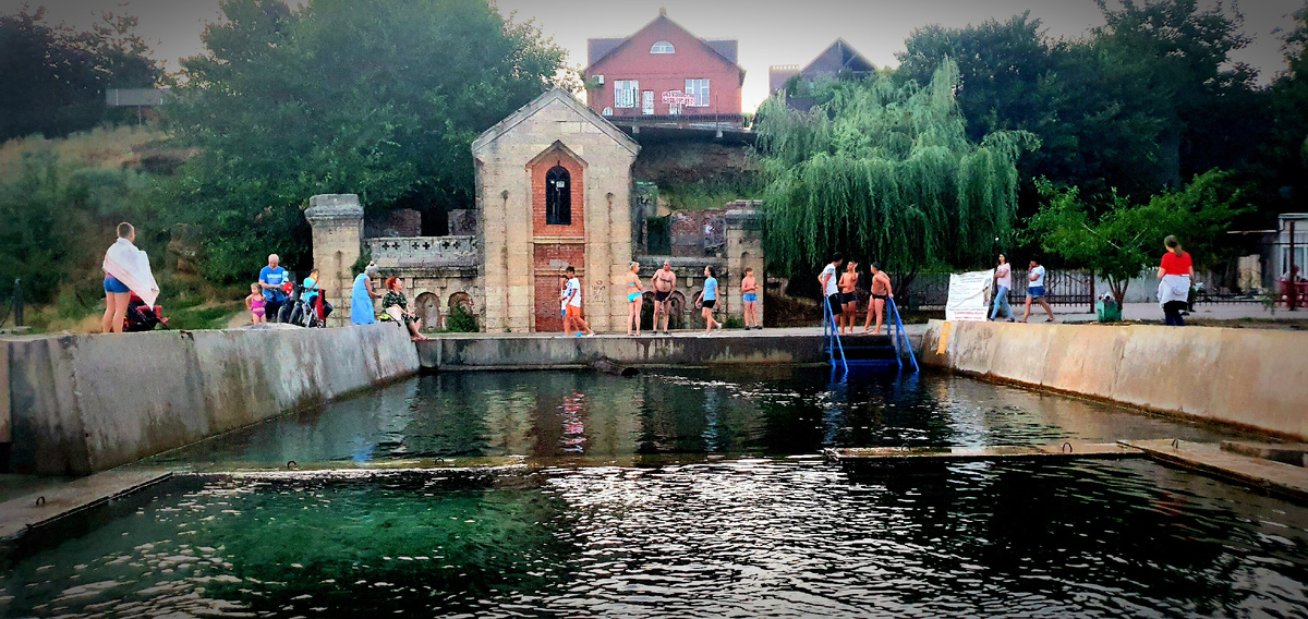 Ростов-на-Дону, Сурбхач, бассейн с ледяной родниковой водой.
