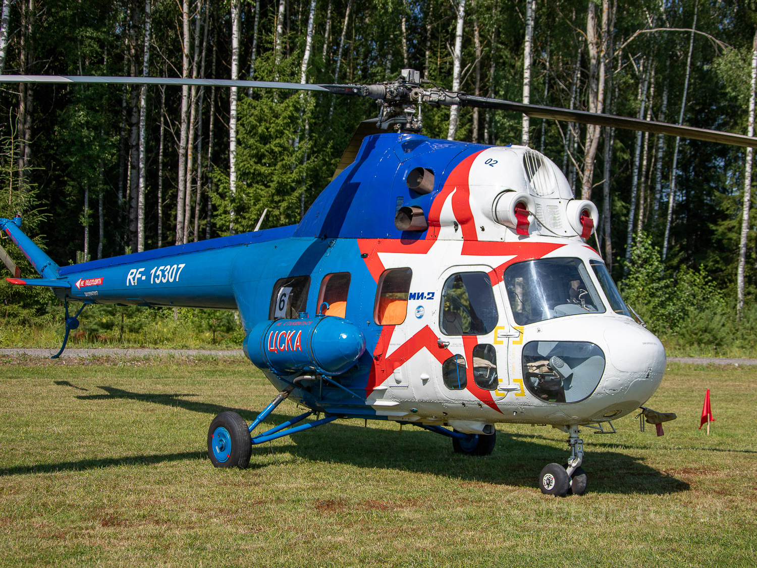 Вертолёт Ми-2 из прошлого века показал американскому вертолёту «кто тут папа» 🚁😵👍1