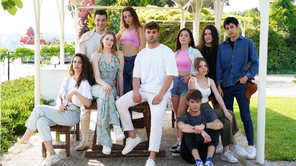 Кадр из сериала «Услышь меня», источник startv.com.tr 