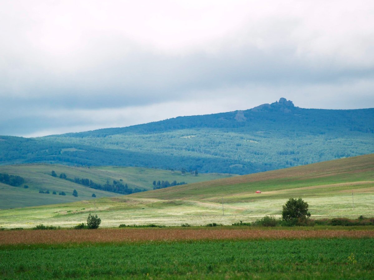 40 башкортостан. Кузгунташ гора. Кузгунташ гора в Башкирии. Гора Кузгунташ хребта Ирендык. Гора Ирандык Баймакский район.