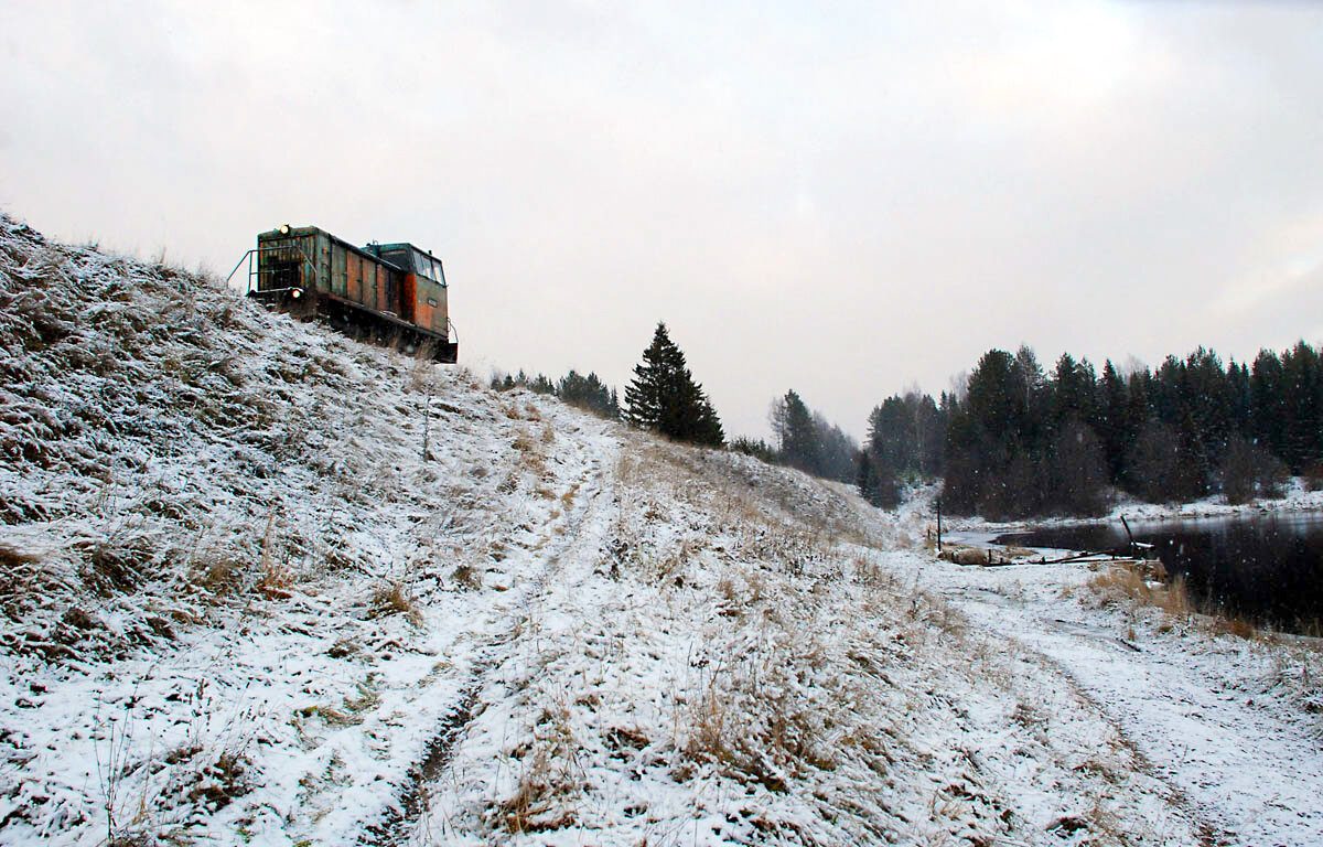 ТУ6А-2468 на насыпи у озера Пинюгское. Автор: Баландин Д. Дата: 12.12.2007