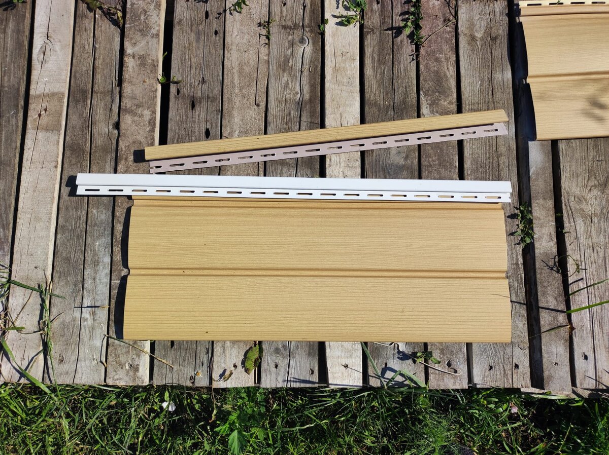 Да, в моем случае с цветным сайдингом использовать чужие доборы не представляется возможным. @ Горбунов Сергей