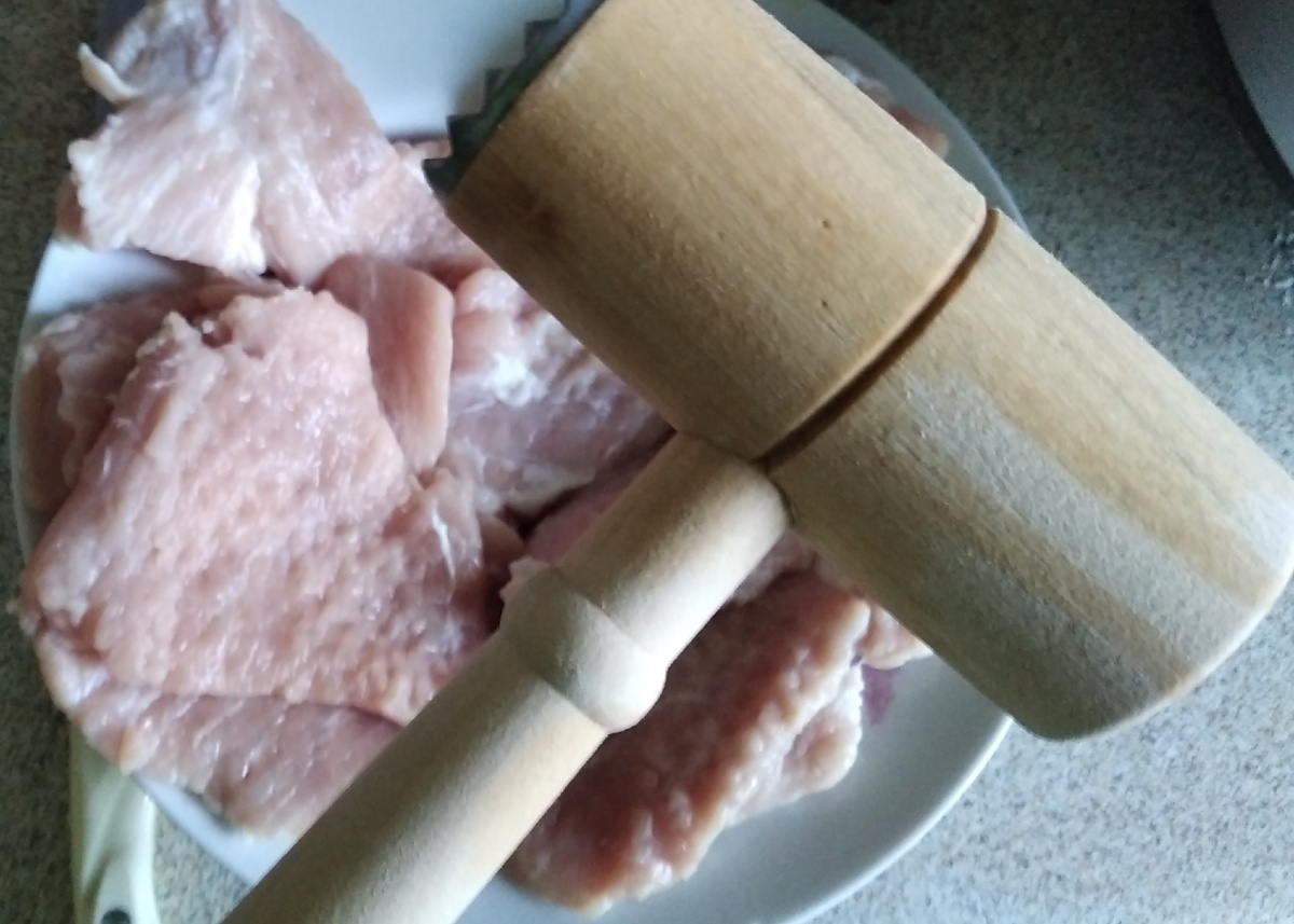Тот самый молоток для мяса. 