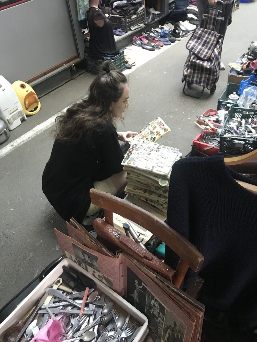 Поиск значков на барахолке в Краснодаре