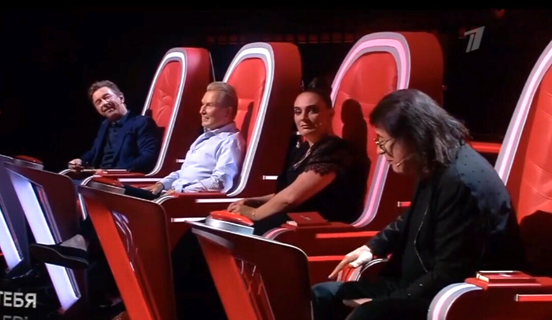 Скрин сделан автором из выступления на шоу Голос 