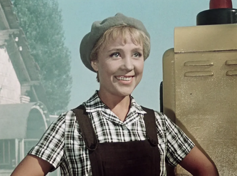 Надежда Румянцева в фильме «Королева бензоколонки»