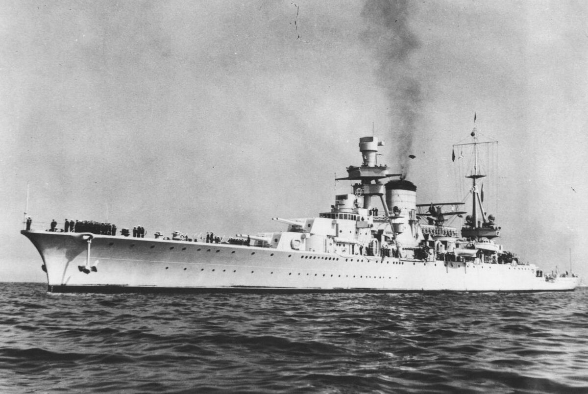 Fig. 3. 1931 Argentinian Navy heavy cruiser ARA «Veinticinco de Mayo» (C-2) (9000 t., 85000 hp., 32 kn., 6x190 mm., 12x105 mm., 6х40 mm., 6 TA 533 mm., 2х «Grumman J2F Duck», belt 71 mm., deck 25 mm.)