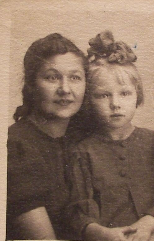 С мамой Анной Николаевной Равичер (урожденной Кольцовой).