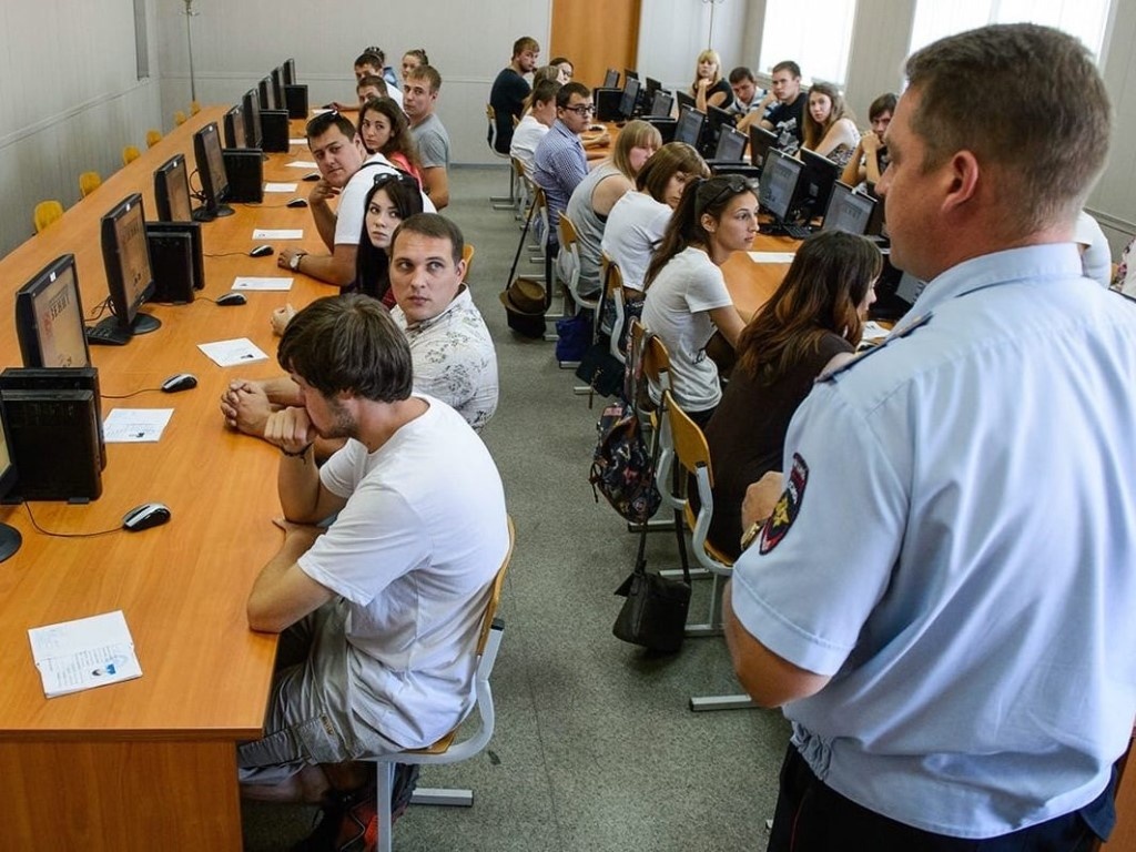 Яндекс картинки. У нас, конечно, было скромнее, но все именно так. Внутришкольный экзамен