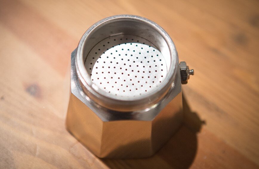 Сколько кофе сыпать в кофеварку. Гейзерная кофеварка Gnali Zani. Клапан для гейзерной кофеварки. Фильтр для гейзерной кофеварки. Ручка для гейзерной кофеварки.