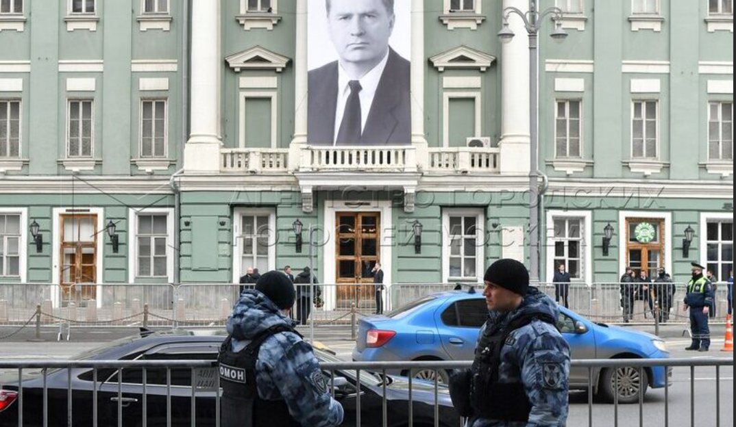 Памятник жириновскому 2022. Улица в честь жириновского. Улица жириновского в москве. Университет имени жириновского. В москве появится улица жириновского.