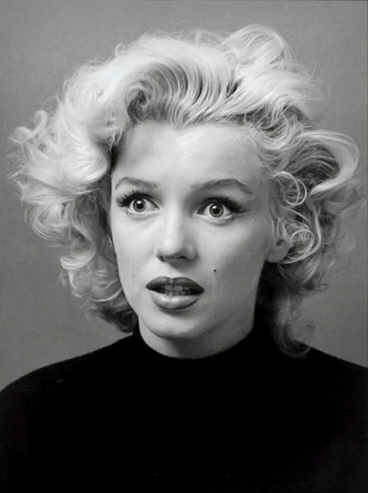 Мэрилин Монро, фото из открытых источников. примерно так выглядит человек, когда ему немного страшно.