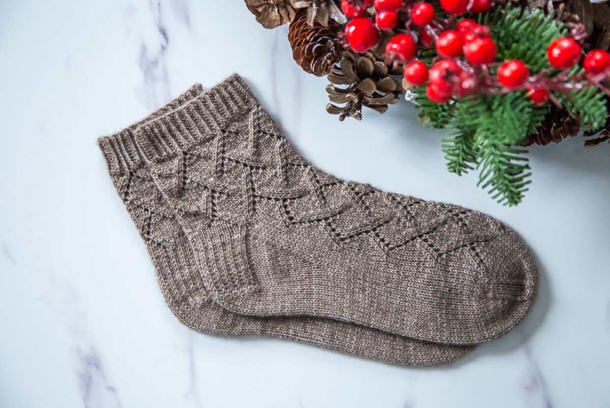 Носки из пряжи с пухом яка по моему описанию Origami socks