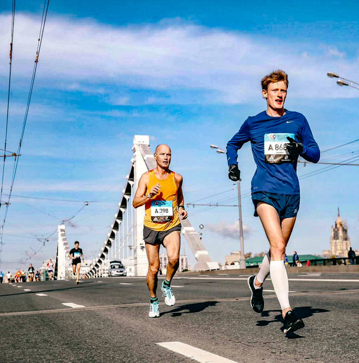 Михаил бегал марафоны в той, прежней жизни...