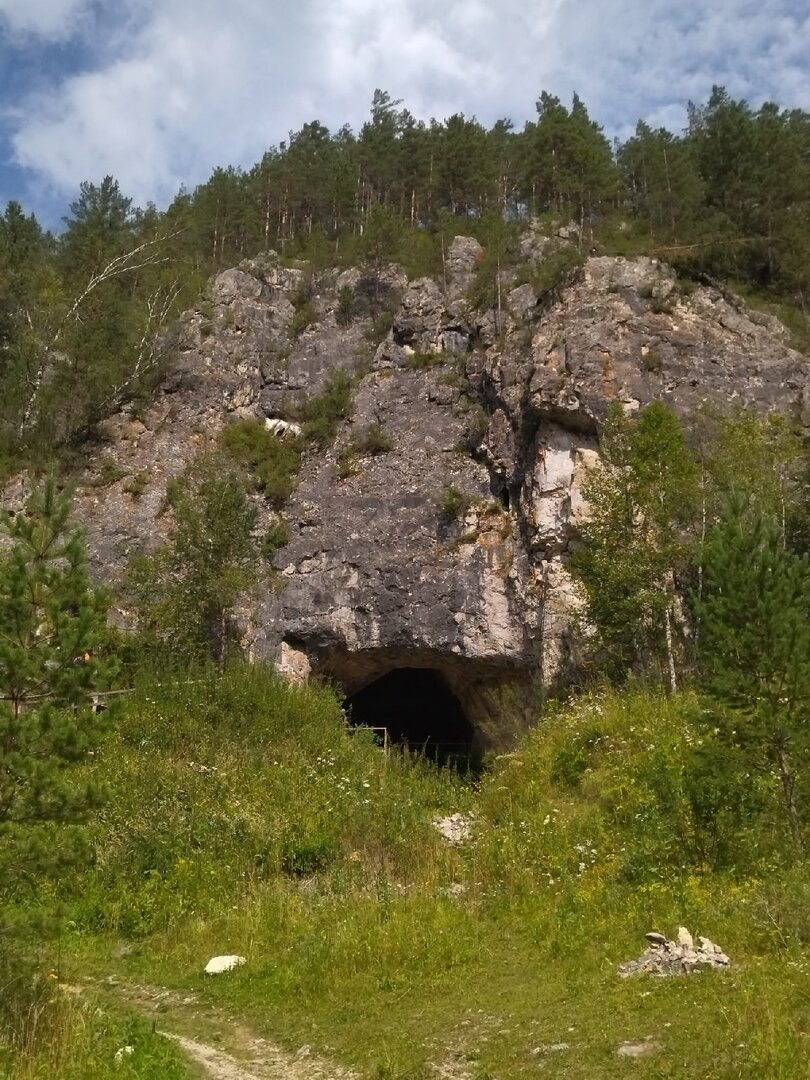 Денисова пещера снаружи.