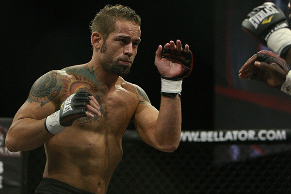 Рич Клементи перед боем с Сарнавским из своих 44 побед 23 одержал болевыми и удушающими приемами