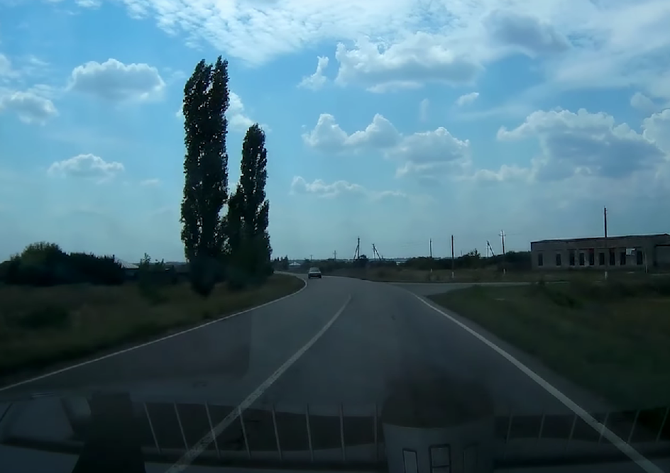 Автодорога "Байчурово - Пески - Поворино" в с. Мазурка. 2022 год. Авторство собственное.