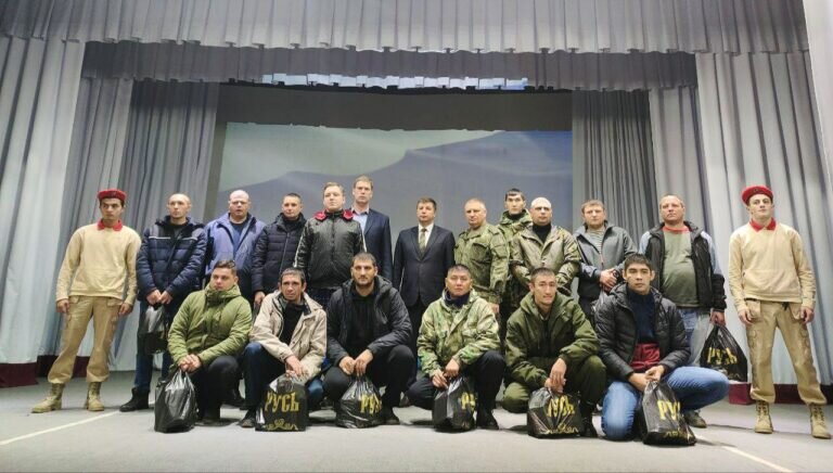    Мобилизованных Первомайского и Курманаевского районов проводили на подготовку Белов Михаил Александрович