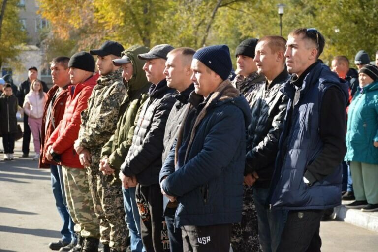    В Гае проводили очередную группу мобилизованных мужчин к месту службы Андрей Севостьянов