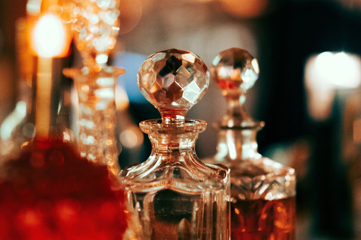     Духи с этой нотой рекомендуется носить только после 45 лет: проверь свой аромат!