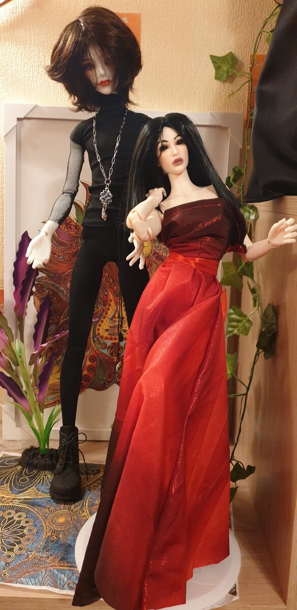 - Стоп, а где Клэр? - Без понятия. Не мешай, я тут позы репетирую.