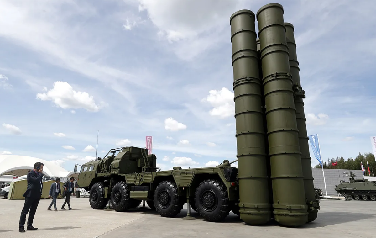 Многие считают продажу С-400 Турции ошибкой. Но на самом деле, волей-неволей эта сделка стала первой глубокой трещиной в монолите Североатлантического альянса и продолжает раскалывать его и поныне.  Фото Форум "Армия".