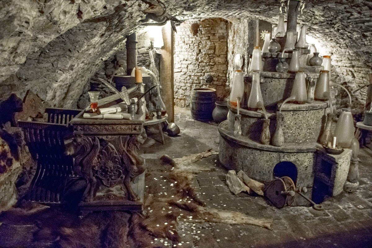 Лаборатория алхимика. Иллюстрация из открытых источников