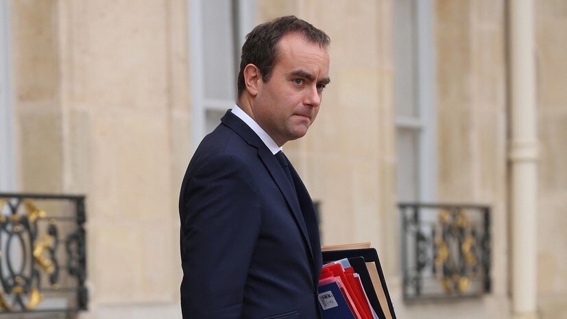   globallookpress.com Panoramic/Keystone Press Agency