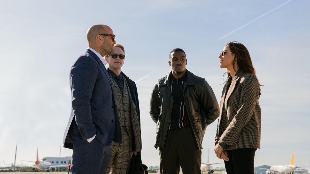    На съемках фильма "Операция "Фортуна": Искусство побеждать"© Фото : Miramax Films / Daniel Smith