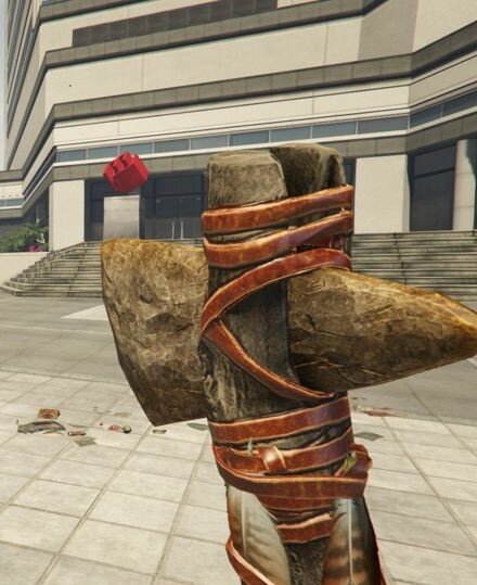 "Каменный топор" в руке персонажа