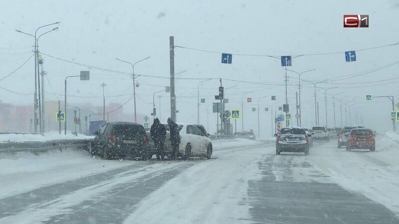    Виной всему метель? 15 аварий произошло в Сургуте за сутки