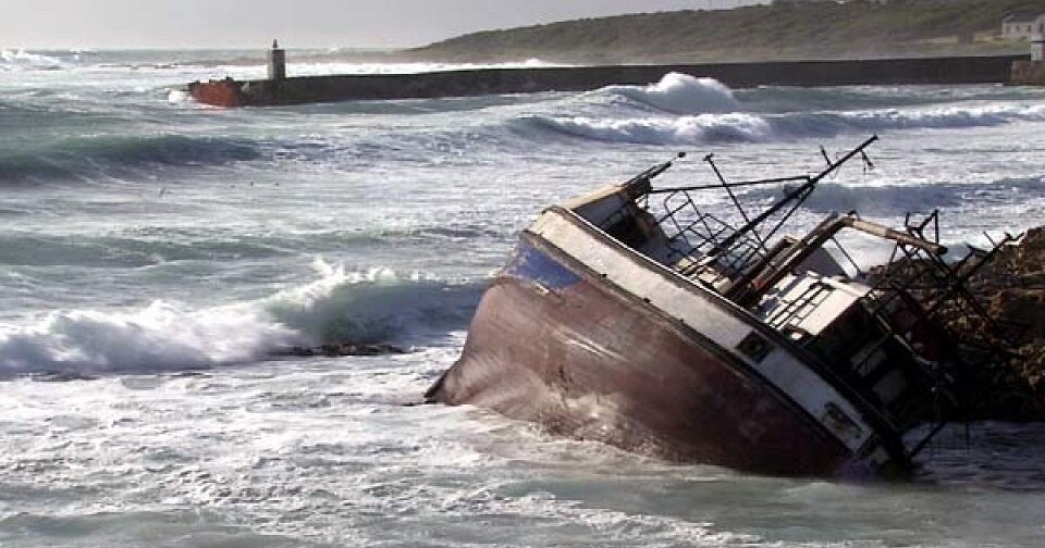 Кораблекрушение произошло недалеко от суши, что дало надежду на спасение