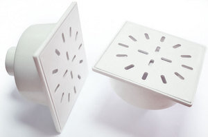 Пластиковый канализационный трап имеет большую популярность и используется во многих санитарных помещениях. Трап способен выдержать большую нагрузку, устойчив к агрессивным средам. Он имеет небольшую массу, что значительно упрощает процесс монтажа. Полимеры трапа весьма долговечны, просты в уходе и эксплуатации. Такой трап будет снабжен сифоном, это обязательный элемент, который не пропускает неприятные запахи в помещение из канализации. Решетка, которая находится в верхней части трапа, предотвращает проникновения крупных частиц в канализационный сток.