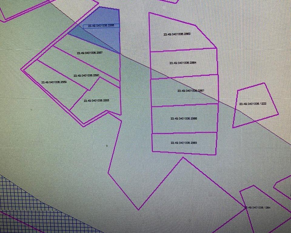 Зеленая зона на фото - зона ограничения для строительства