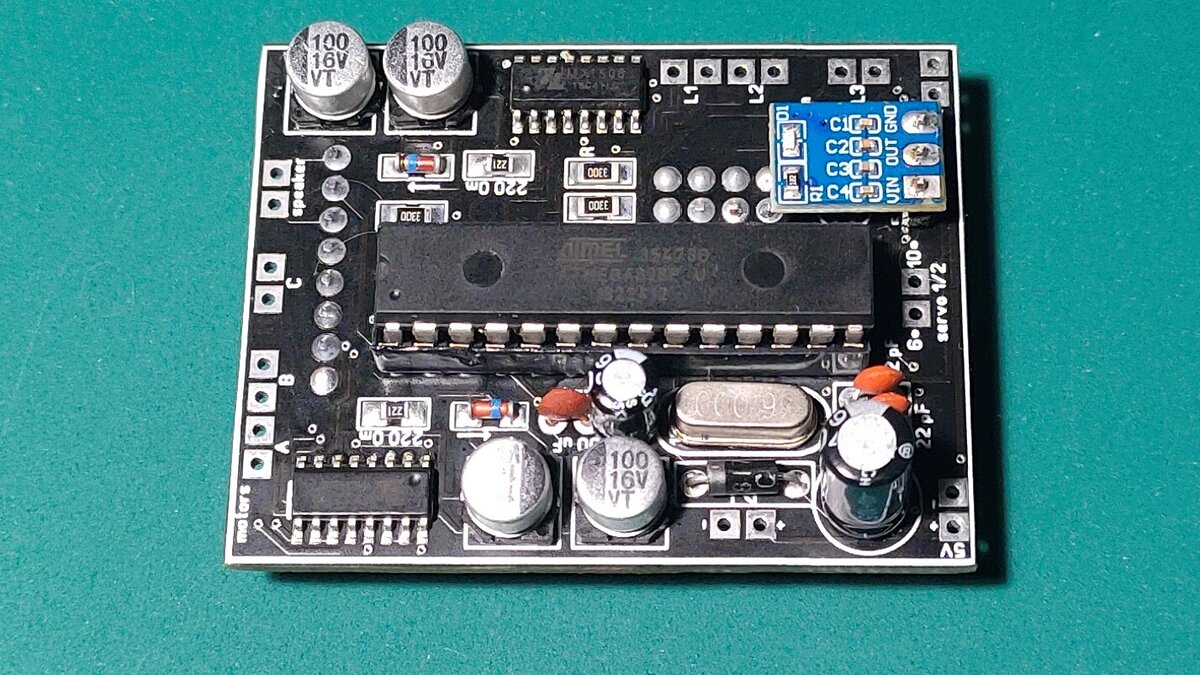 Размер данной платы - 53 на 42 мм, то есть она займет или половину корпуса Т-60 или чуть больше четверти корпуса Т-72.