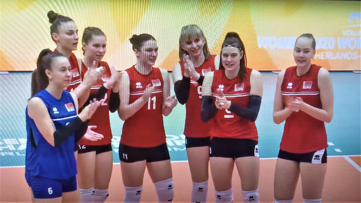 Слева направо Виктория Костючик, Дарья Вакулко, Дарья Борис, Елизавета Багаева, Дарья Савчук, Ксения Лебедкина, Анастасия Светник.