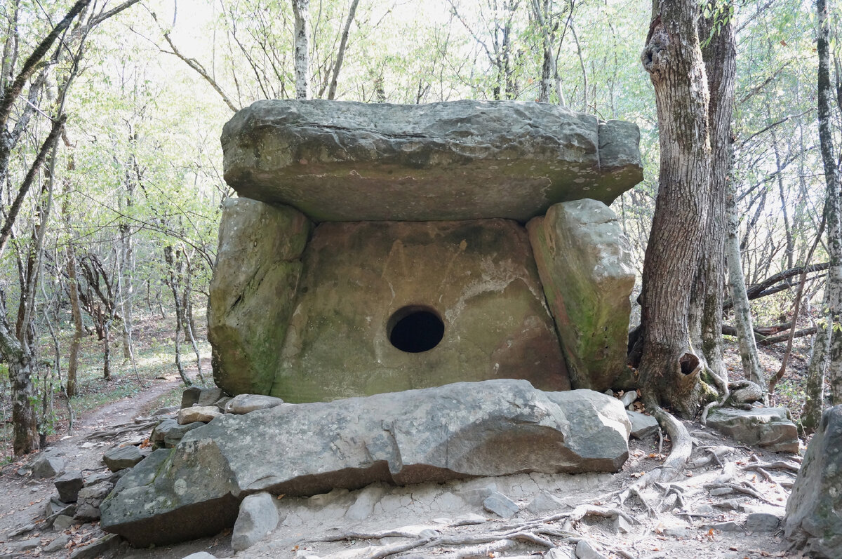дольмен братьев Волхвов-Мудрецов в селе Пшада