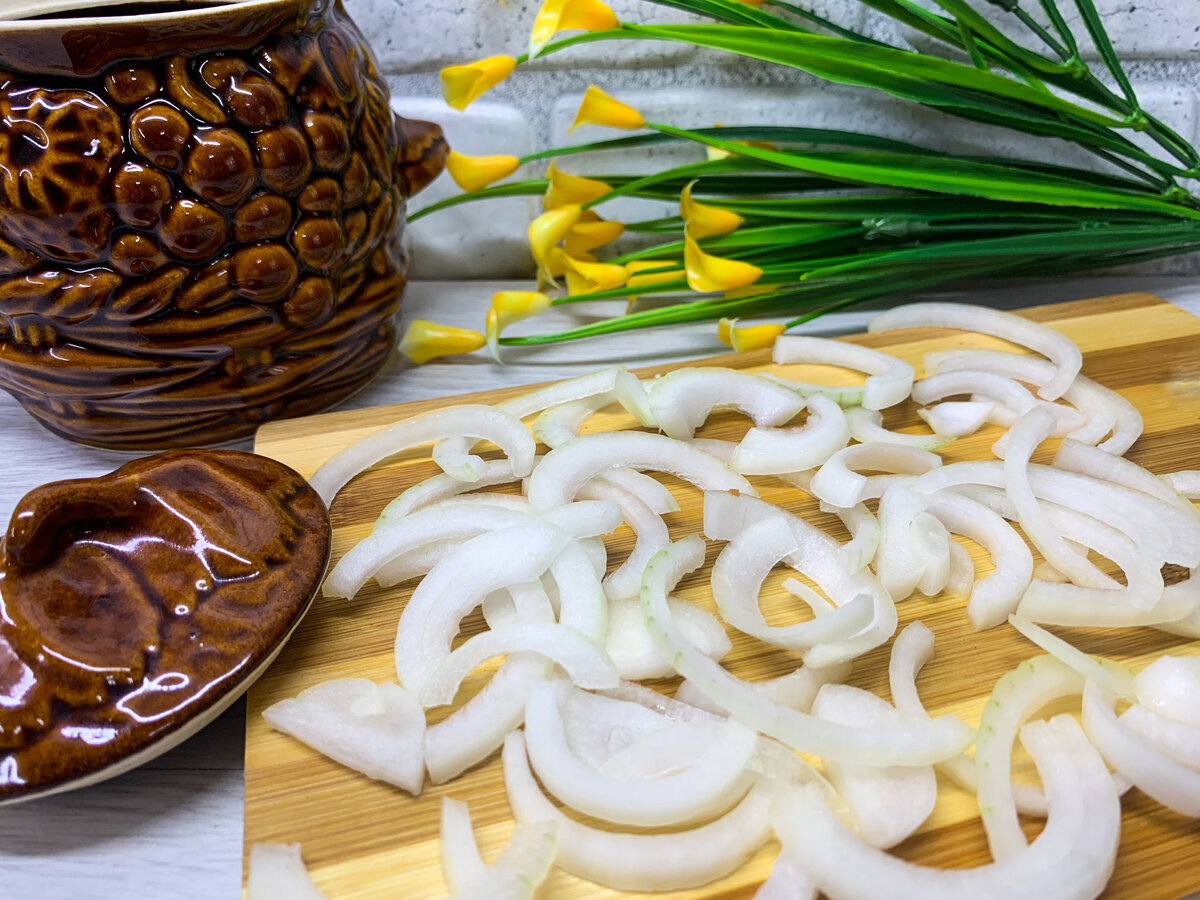 Мясо в горшочках с картошкой и овощами: рецепт простого и полезного блюда  на обед | Еда на каждый день | Дзен